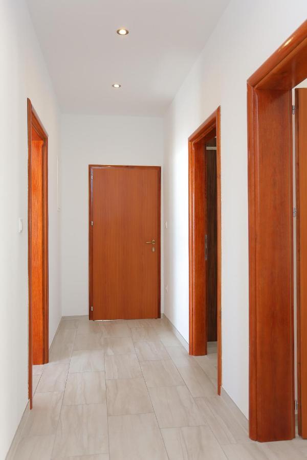 Apartments With A Parking Space Stanici, Omis - 17894 Номер фото